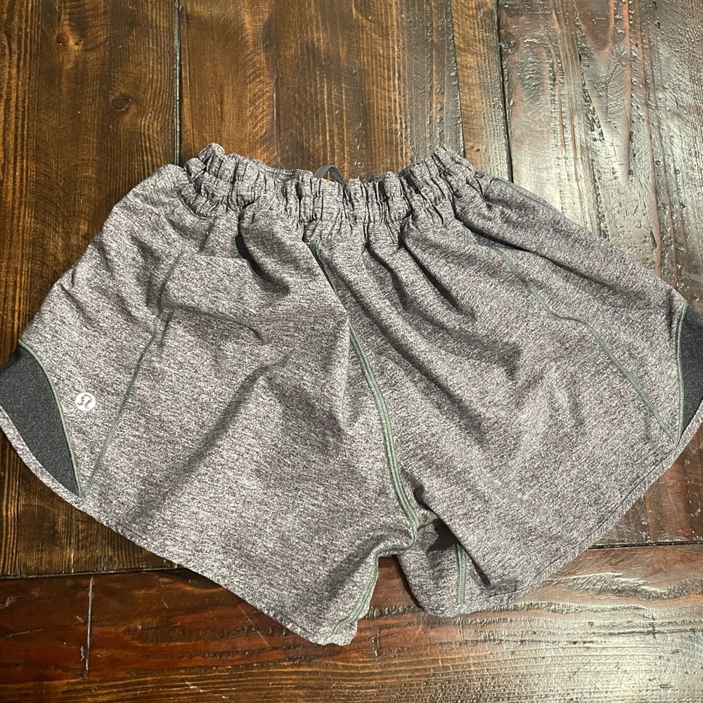 Grey lululemon hotty hots 4 in